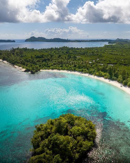 Banggai Laut, Sulawesi, Indonesia - Asik Travel