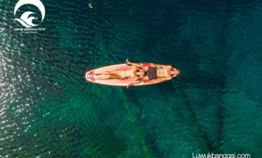 Sepasang keksih Berbaring di tengah Danau Paisupok