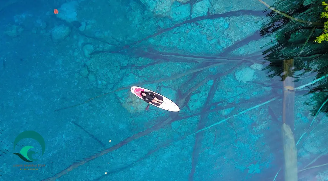 Paddle Board di air jernih Danau Paisupok