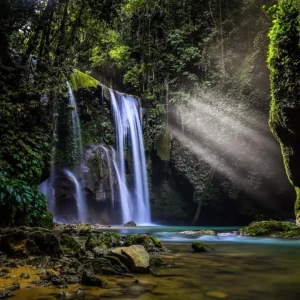 Air Terjun Laumarang di tengah hutan dekat Kota Luwuk