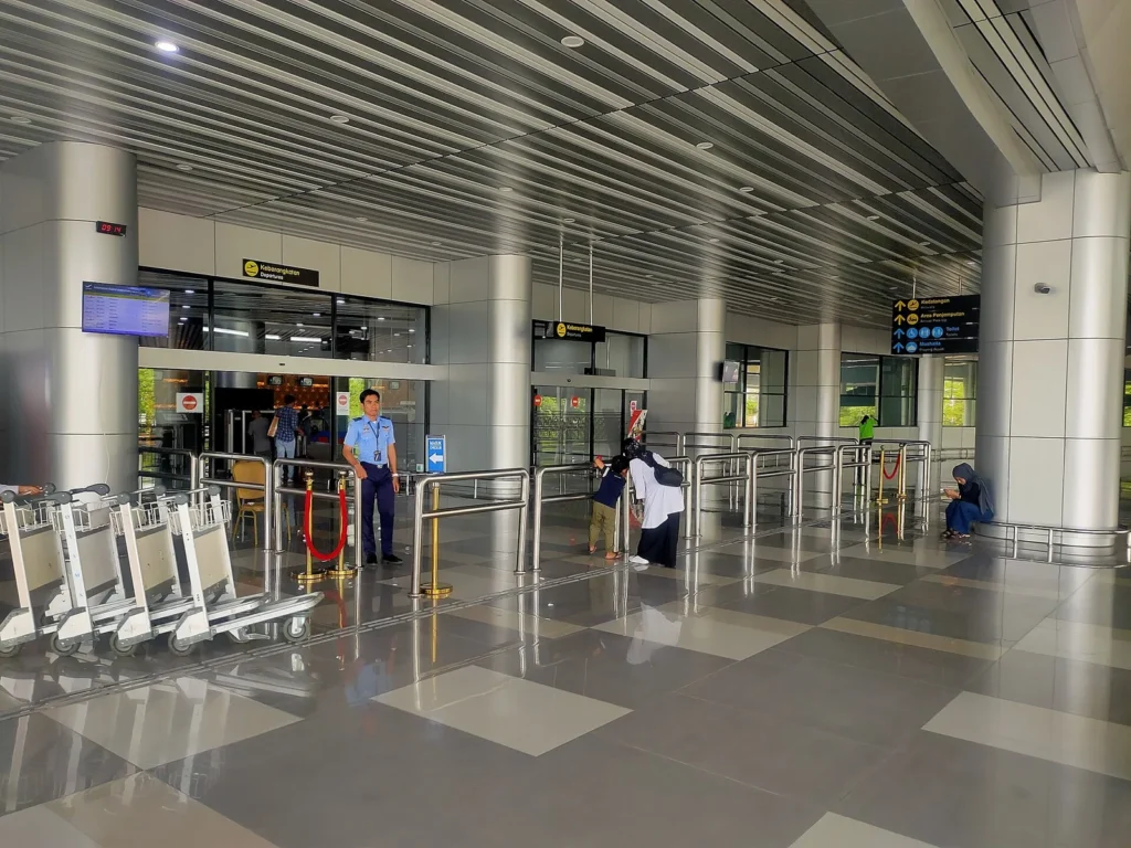 Area keberangkatan Bandara Mutiara SIS Al-Jufrie di Palu